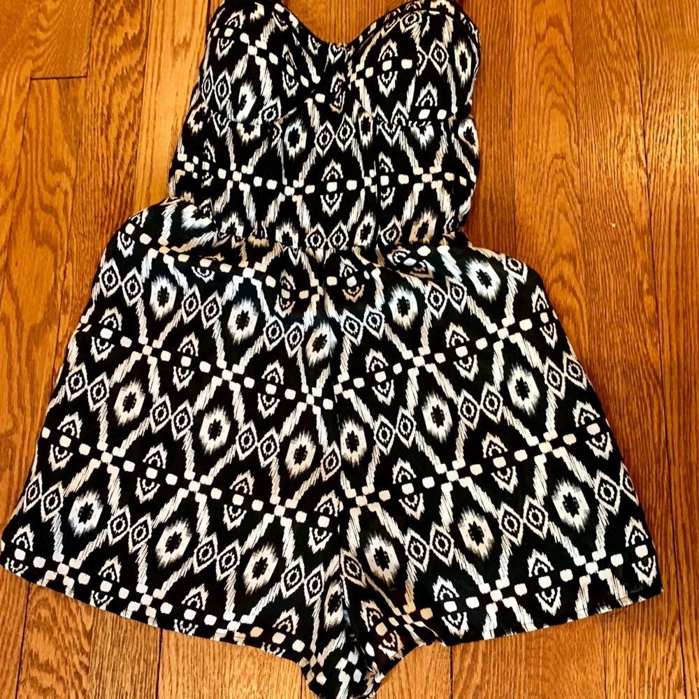 Black & White Printed Women's Romper Shorts - Picture 3 of 6